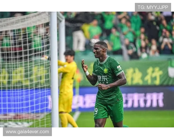 国安4-2逆转英博终结四场不胜 法比奥上演帽子戏法王刚不幸自摆乌龙