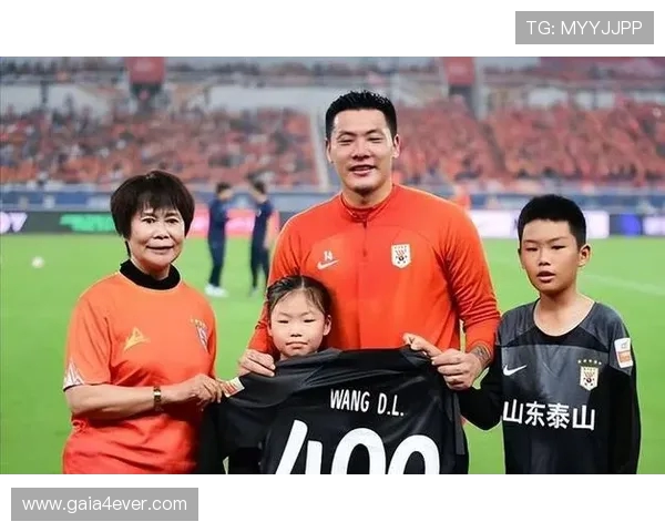 王大雷晒与女儿跳舞视频引韦世豪调侃：有点卡哇伊了超萌互动引网友热议